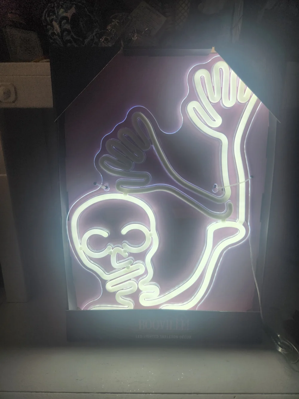 BOOVILLE LED Animated Lighted Waving Skeleton Décor - White Neon Skull